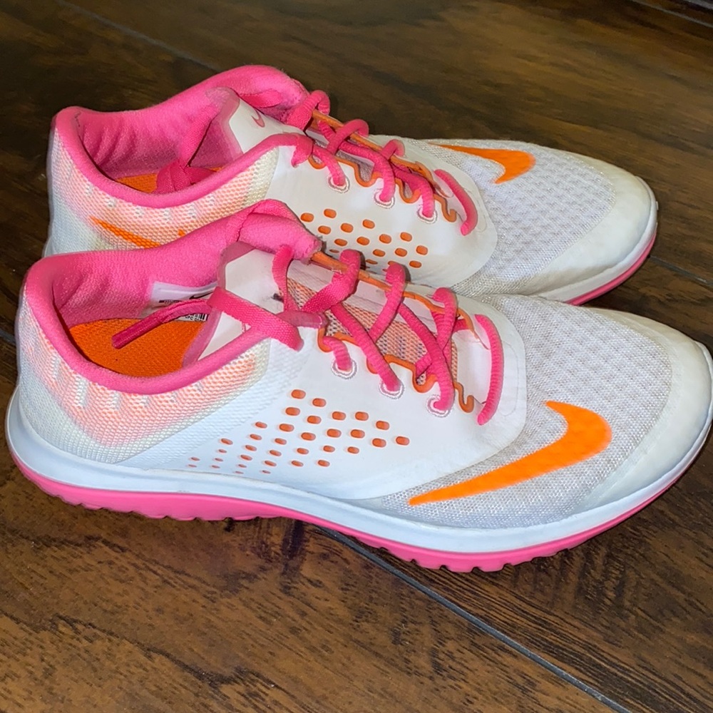 Nike tennis shoes